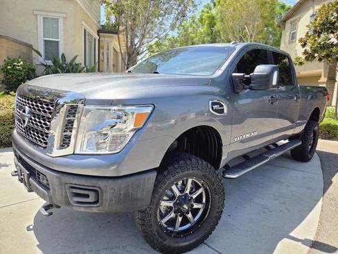 Used 2018 Nissan Titan SV w/ SV Convenience Package AWD/4WD image 38