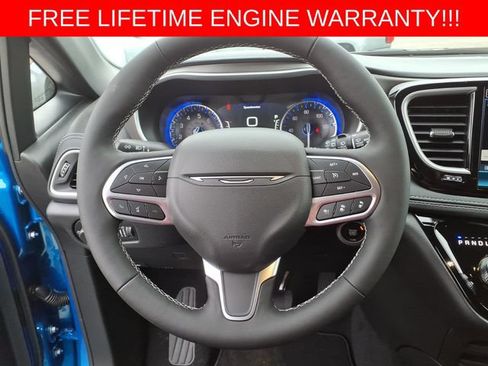 New 2027 Chrysler Pacifica Select AWD/4WD image 18