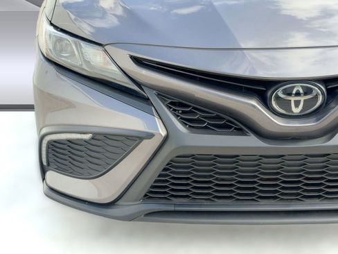 Used 2022 Toyota Camry SE image 11