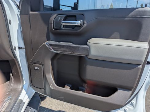 Used 2020 Chevrolet Silverado 1500 LTZ w/ LTZ Premium Package AWD/4WD image 41
