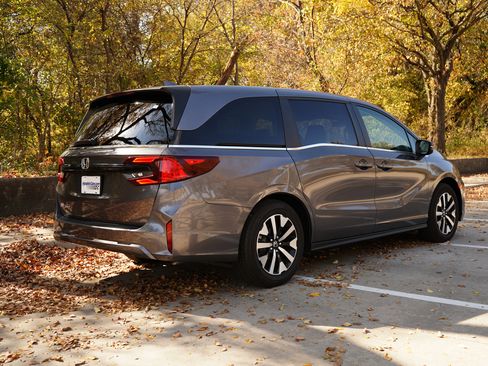 Certified 2025 Honda Odyssey EX-L image 9