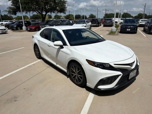 Used 2023 Toyota Camry SE FWD image 1