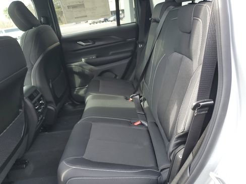 New 2025 Jeep Grand Cherokee Laredo w/ Luxury Tech Group I image 24