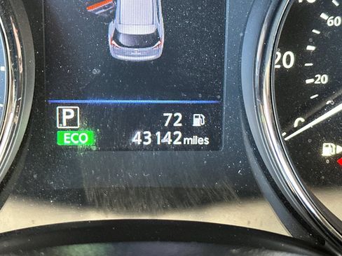 Used 2020 Nissan Rogue SV FWD image 32