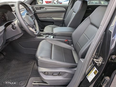 Used 2023 Volkswagen Atlas Cross Sport SE w/ Black Wheel Package AWD/4WD image 15