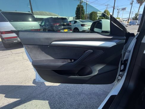 Used 2022 Tesla Model 3 Long Range AWD/4WD image 24