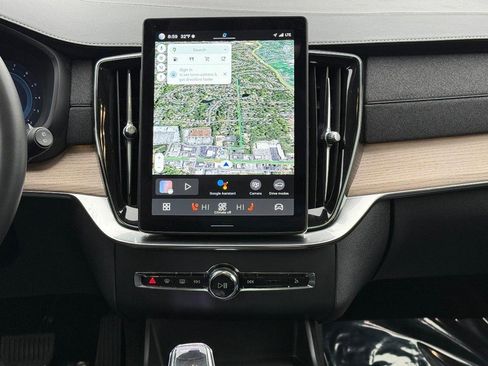 Used 2025 Volvo XC90 B6 Plus image 14