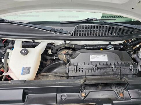 Used 2018 Chevrolet Express 2500 w/ Driver Convenience Package RWD image 25
