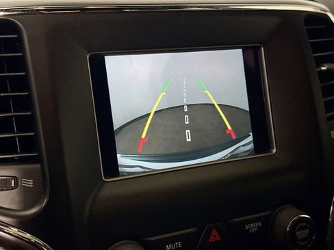 Used 2018 Jeep Grand Cherokee Laredo image 7