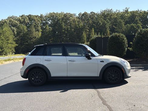 Used 2021 MINI Cooper 4-Door Hardtop w/ 6.5" Touchscreen Package FWD image 5
