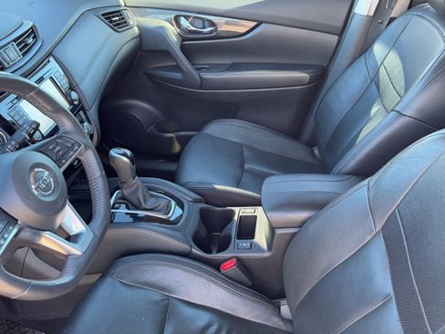 Used 2017 Nissan Rogue SL w/ SL Premium Package image 19