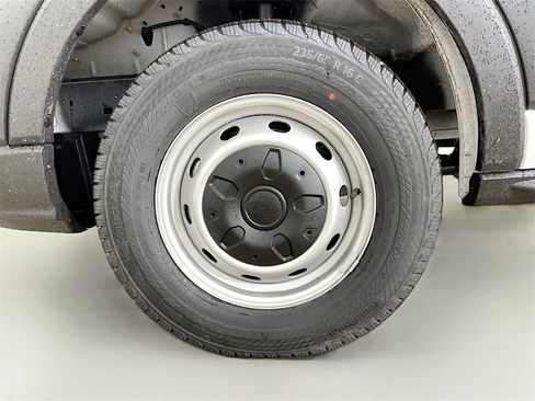 New 2025 Ford Transit 250 148 Medium Roof image 31