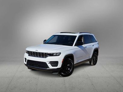 Used 2023 Jeep Grand Cherokee Laredo