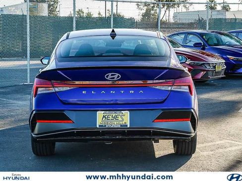 New 2026 Hyundai Elantra SEL Sport FWD image 5