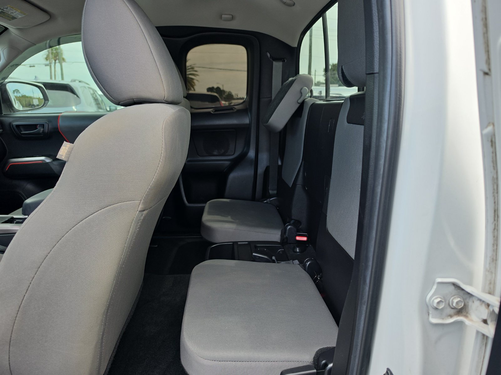 Used 2022 Toyota Tacoma SR5 RWD image 13