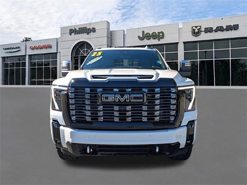 Used 2025 GMC Sierra 2500 Denali Ultimate image 8