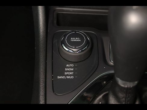 Used 2020 Jeep Cherokee Limited AWD/4WD image 15