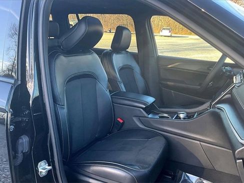 Used 2024 Jeep Grand Cherokee L Altitude image 7