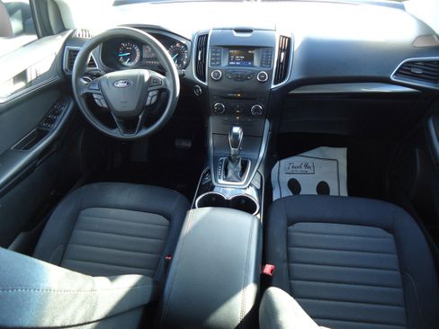 Used 2018 Ford Edge SE image 10