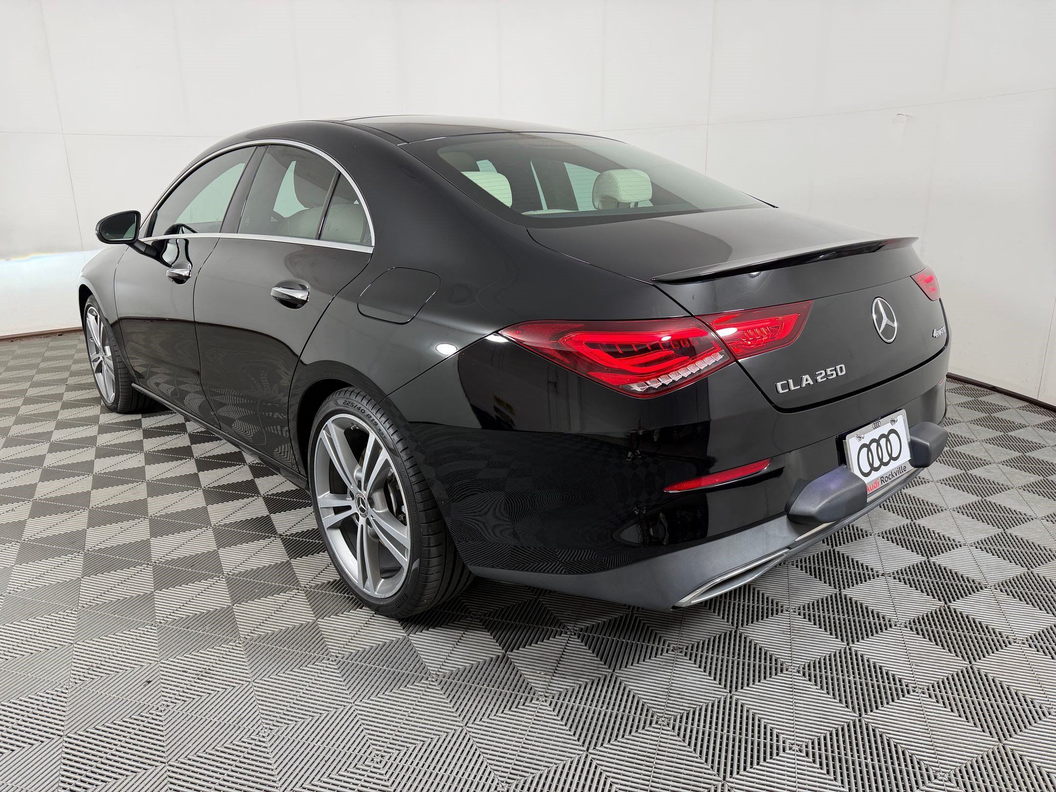 Used 2022 Mercedes-Benz CLA 250 4MATIC image 3