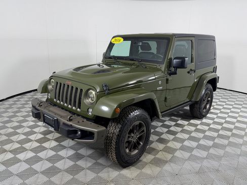 Used 2016 Jeep Wrangler Sahara AWD/4WD image 9