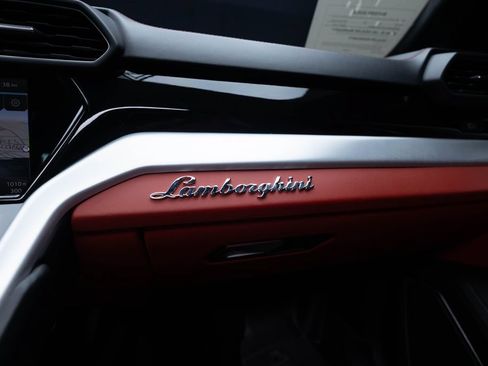Used 2022 Lamborghini Urus AWD/4WD image 43