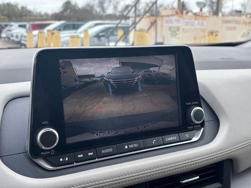 Used 2025 Nissan Rogue SV image 25