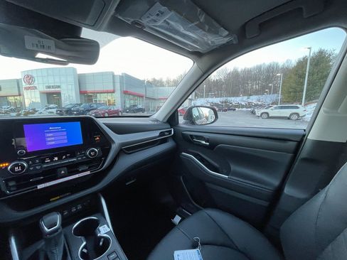 New 2026 Toyota Highlander XLE image 11