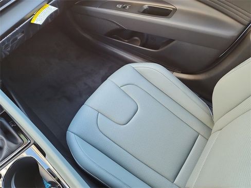 New 2025 Hyundai Elantra Limited image 13