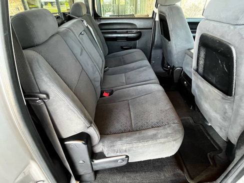 Used 2007 Chevrolet Silverado 2500 LT w/ 1LT Convenience Package AWD/4WD image 17