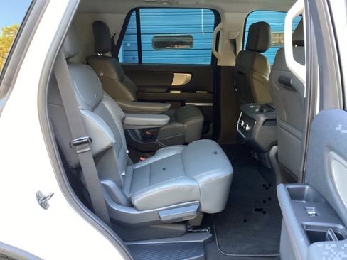 New 2025 Ford Expedition Active image 40