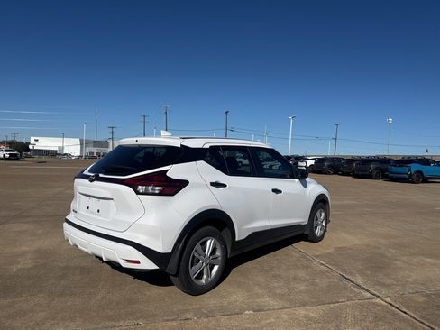 Certified 2024 Nissan Kicks S image 12