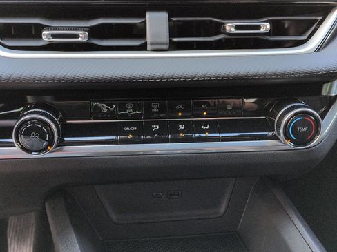 New 2026 Chevrolet Equinox LT w/ Safety and Technology Package FWD image 18
