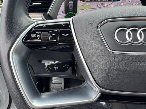 Used 2021 Audi e-tron Premium Plus w/ Premium Plus Package AWD/4WD image 32