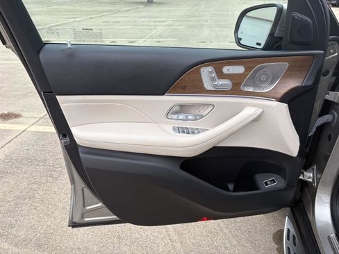 Used 2022 Mercedes-Benz GLE 350 4MATIC image 3