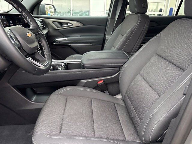 Used 2026 Chevrolet Traverse LT w/ Driver Confidence Package AWD/4WD image 12