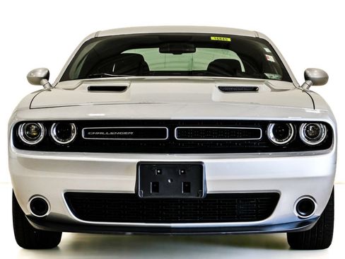 Used 2019 Dodge Challenger SXT RWD image 2