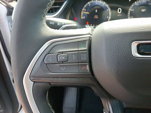 Certified 2025 Jeep Grand Cherokee L Laredo w/ Luxury Tech Group I AWD/4WD image 9