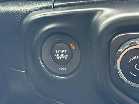 Used 2018 Jeep Wrangler Unlimited Sahara w/ Uconnect 4C Nav & Sound Group AWD/4WD image 29