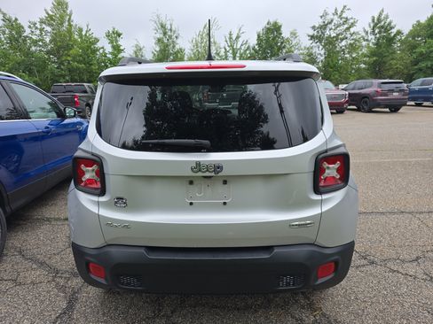 Used 2016 Jeep Renegade Latitude w/ Cold Weather Group AWD/4WD image 4