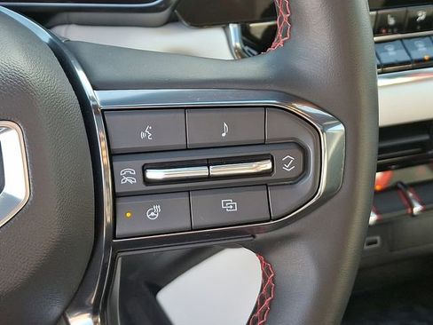 Used 2023 GMC Canyon AT4X image 27