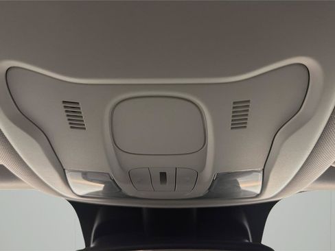 Used 2017 Jeep Renegade Latitude w/ Popular Equipment Group FWD image 21