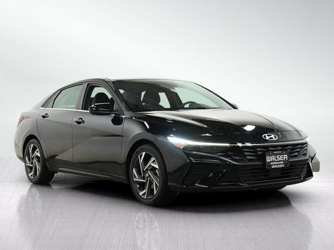 Used 2025 Hyundai Elantra SEL FWD image 7