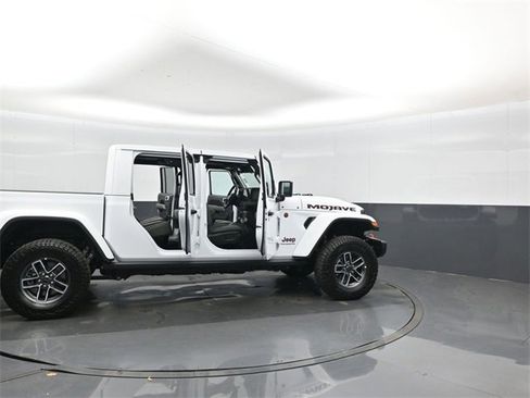 New 2025 Jeep Gladiator Mojave image 43