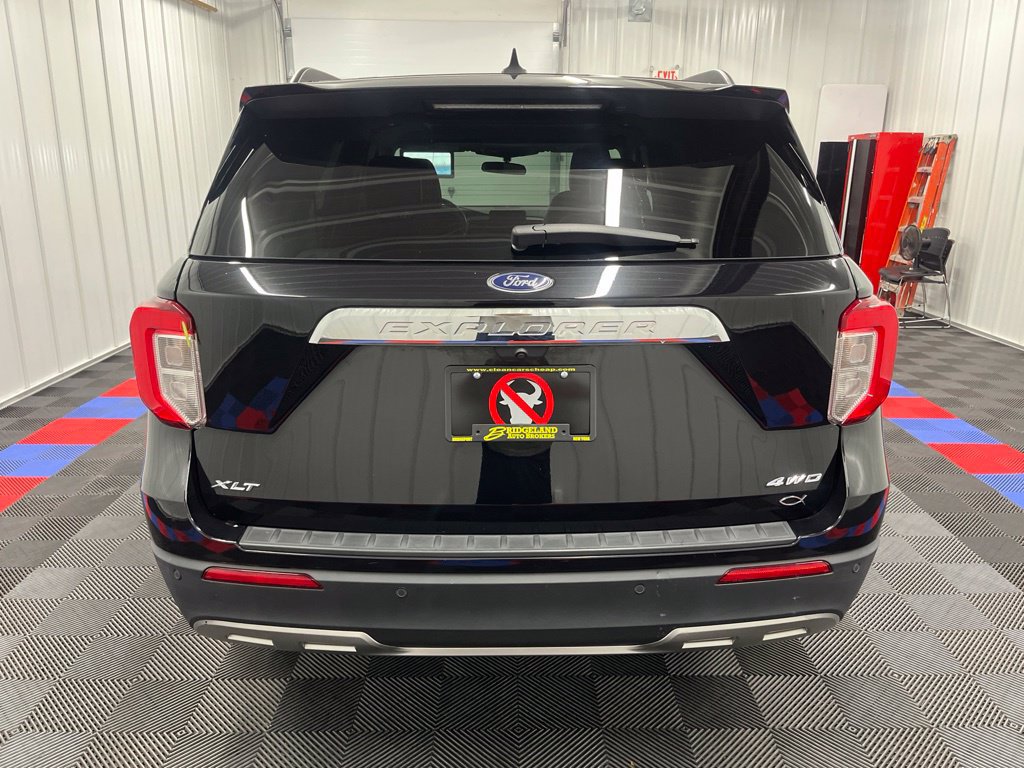 Used 2023 Ford Explorer XLT w/ Equipment Group 202A AWD/4WD image 4