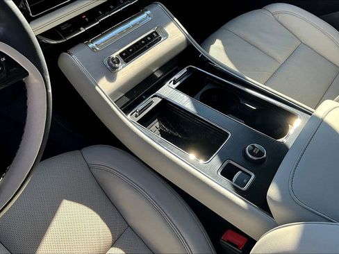 Used 2025 Lincoln Aviator Reserve w/ Jet Appearance Package image 17