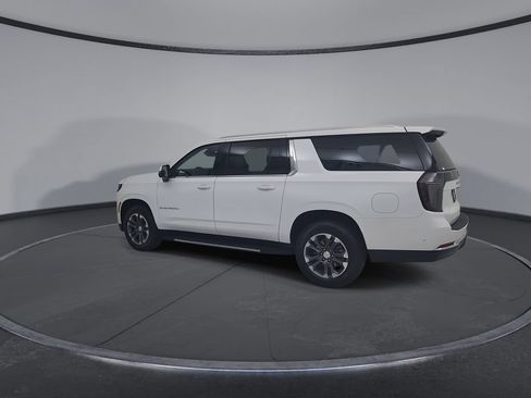 Used 2025 Chevrolet Suburban LT w/ Comfort Package AWD/4WD image 10