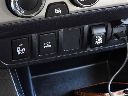 Used 2020 Toyota Tacoma SR5 w/ Technology Package AWD/4WD image 68