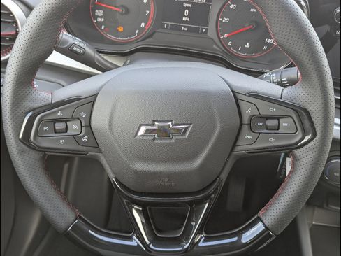 Used 2026 Chevrolet Trax RS FWD image 19