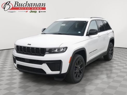 New 2026 Jeep Grand Cherokee Altitude AWD/4WD image 1